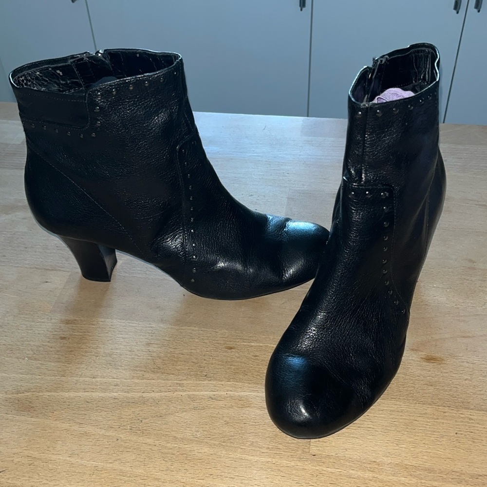 Leather Ankle Booties NATURALIZER